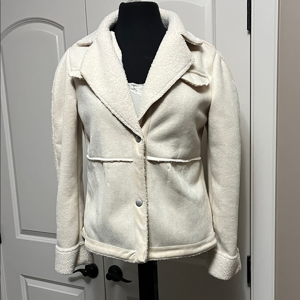Women's Ivory Jacket
Sherpa/Suede look